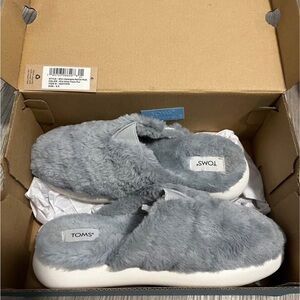 TOMS Soft Gray Furry Slippers